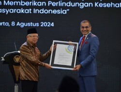 Wapres Ma’ruf Amin Berikan Penghargaan UHC Awards kepada 493 Kepala Daerah