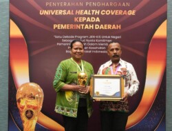 Kabupaten Supiori Menerima Penghargaan Universal Health Coverage (UHC) dari Wakil Presiden