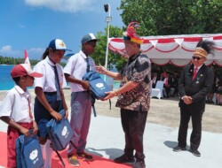 Yayasan Budha Tzu Chi Biak Serahkan Bantuan Paket Sekolah Di Bromsi