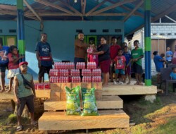 Peduli Kasih Natal 2025, Johanes Markus Wakum Berbagi Kasih kepada Jemaat di Biak Numfor